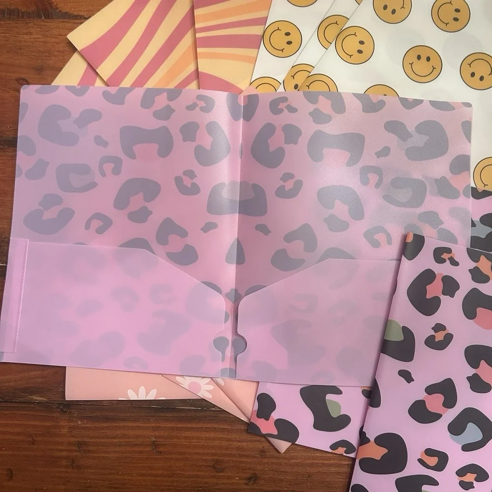 Fun‎ Prints Bright Durable Poly Portfolio Folders Smiley Cheetah Daisy Swirls